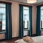 Otel Villa Permet 4*