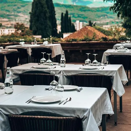 Hotel Villa Permet 4*