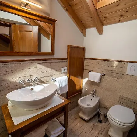 Villa Permet מלון 4*