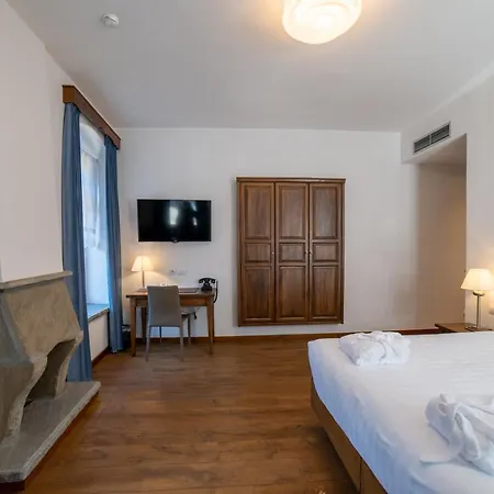 מלון Villa Permet 4*