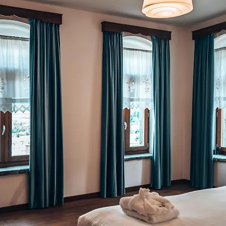 מלון Villa Permet 4*