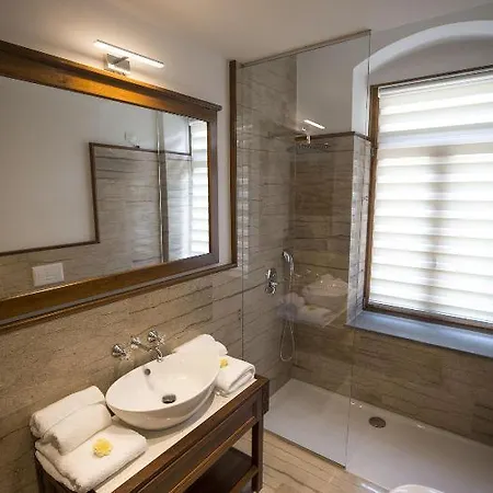Villa Permet מלון 4*