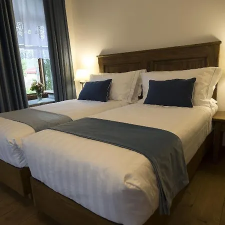 מלון Villa Permet 4*